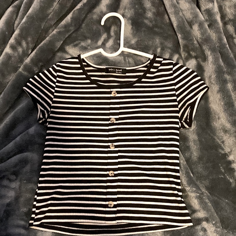 i am selling a cropped top that is great for comfy and cute.